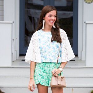 Draper James Blue and Green Floral Top With Lace Sleeves Sz 0